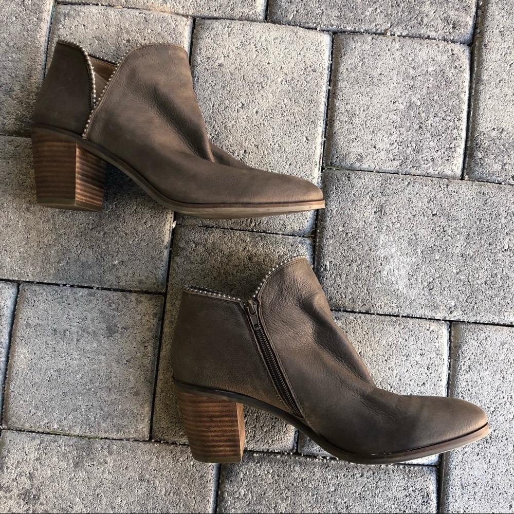 NWT Lucky Brand Pincah2 Studded Block Heel Booties in Gray size 10 - Picture 8 of 16